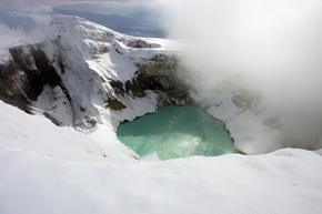 Na początku października wulkan Goriełyj pokrywa już śnieg
