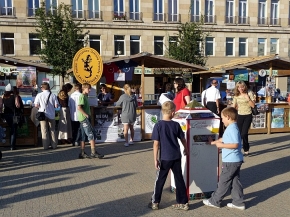 Stoisko PTOP „Salamandra” na poznańskim Placu Wolności